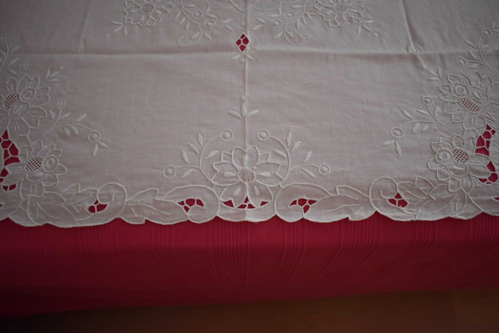 Toalha bordada [+/- 85 cm]