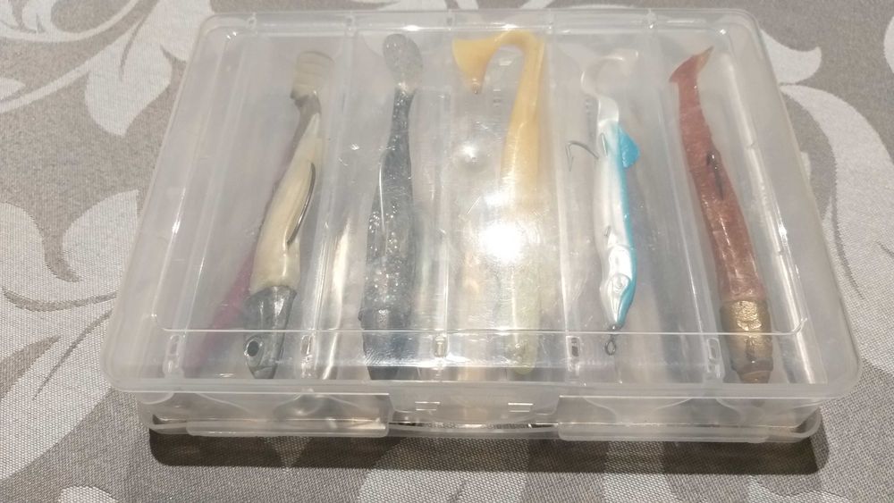 Caixa com vinis e amostras para spinning + extras