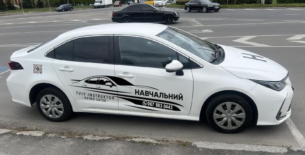 Автоінструктор інструктор з практичного водіння автомобіля