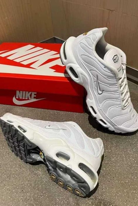 Pasuje bardzo dobrze do ubrań. Rozmiar.41