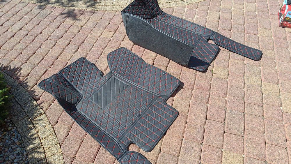 Dywaniki do samochodu sportowe stan b. dobry