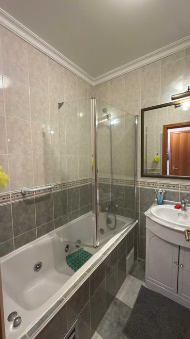 Apartamento T1+1 com varanda e garagem.  A 4 minutos de acesso pedonal à Praia. Buarcos