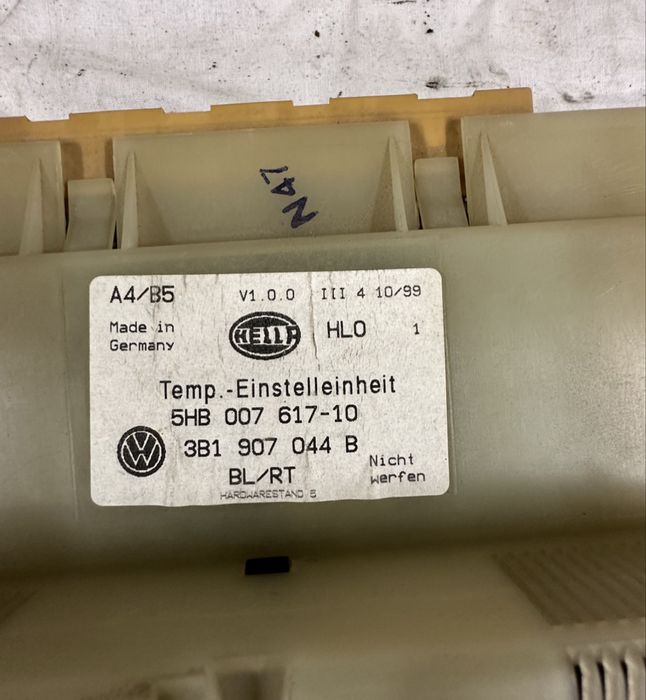 Блок климат-контроля VW Passat B5 Climatronic