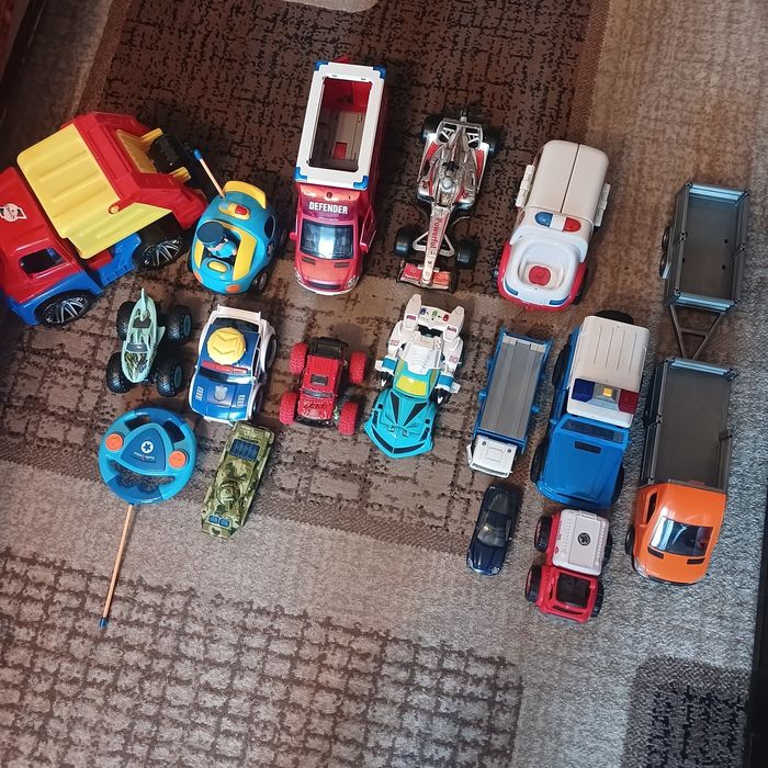 Машинки, іграшки для хлопчика