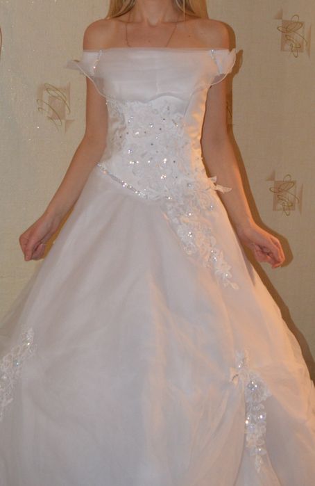 Вевесільні  плаття, 44-46  прикраси та запрошення