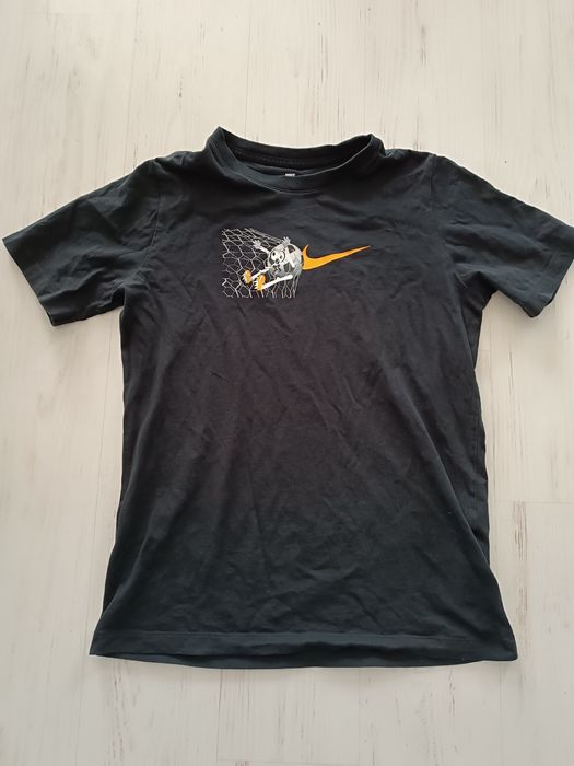 Koszulka młodzieżowa Nike rozmiar 158-170 cm.