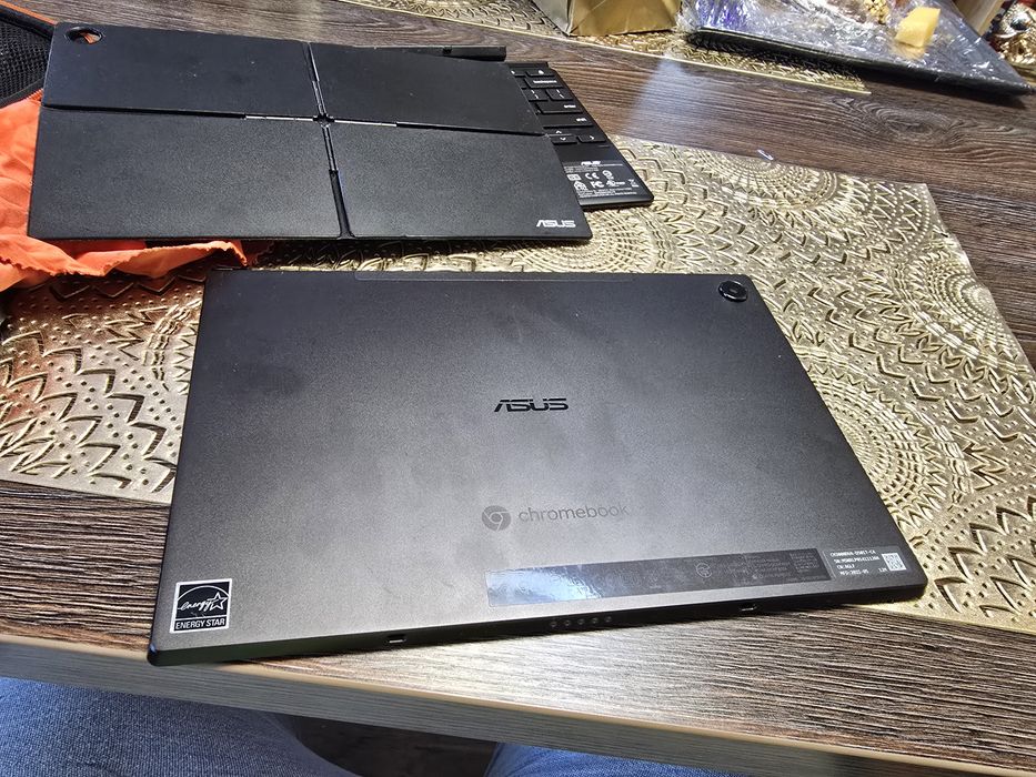 ASUS Chromebook Detachable CM3 CM3000