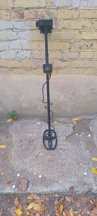 Металоискатель Quest X10