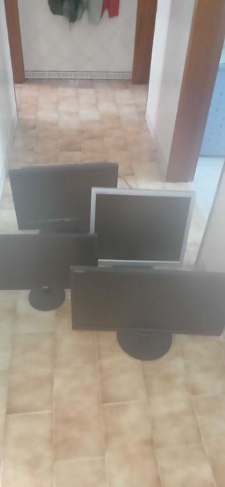 3 Monitores PC + 1 TV