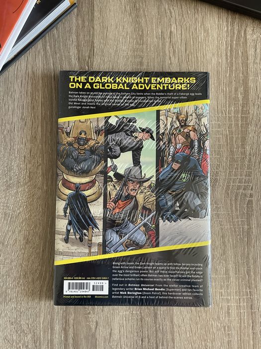 Комікс. Batman Universe by Brian Michael Bendis Hardcover. Бетмен всесвіт
