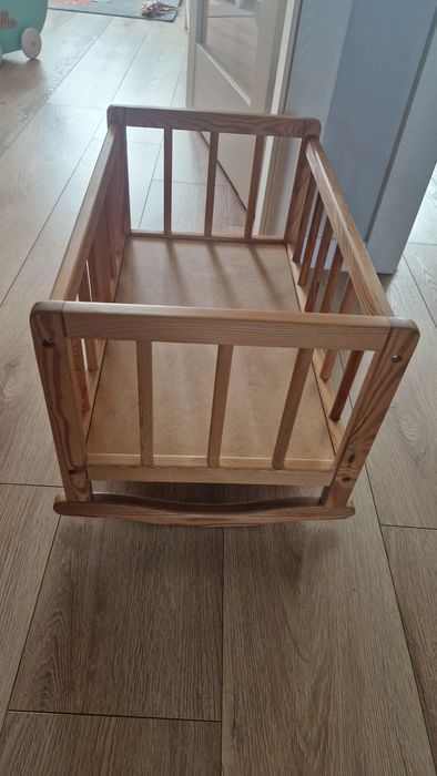 Kołyska dla lalek drewniana