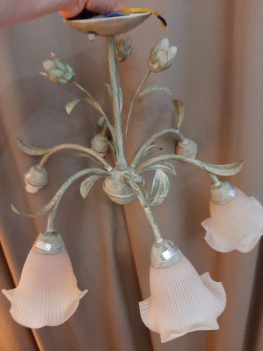 Люстра на 6 плафонов