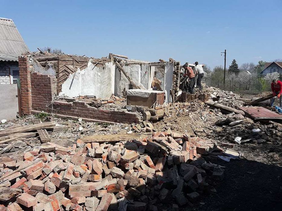 Прибирання расчистка участка от  Строений, деревьев Корней.ВЫВОЗ