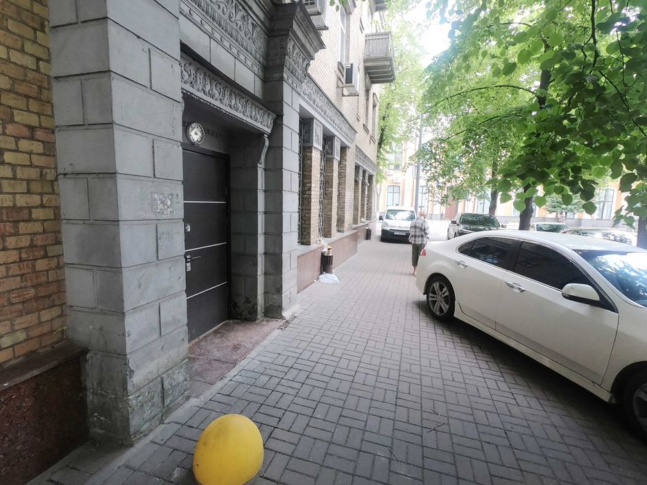 Скидка! Срочная продажа. Фасад, с отдельным входом. М. Арсенальная.