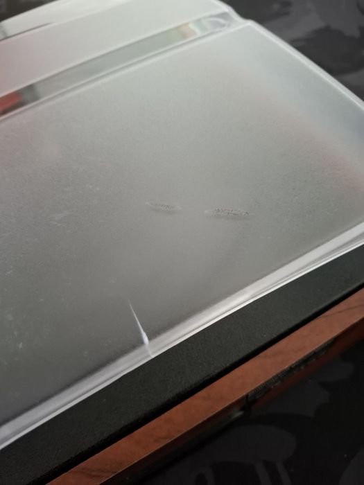 Gira discos com tampa danificada