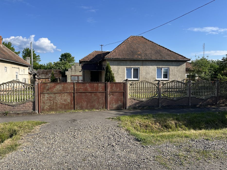 Дім 65 м2 ділянка 12 сот Яноші вул. Шевченка 25 траса Берегово Косино