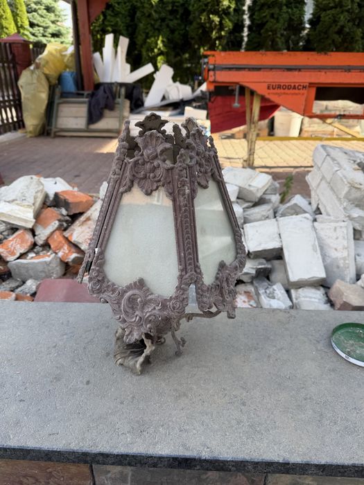 Lampa dekoracyjna na zewnątrz