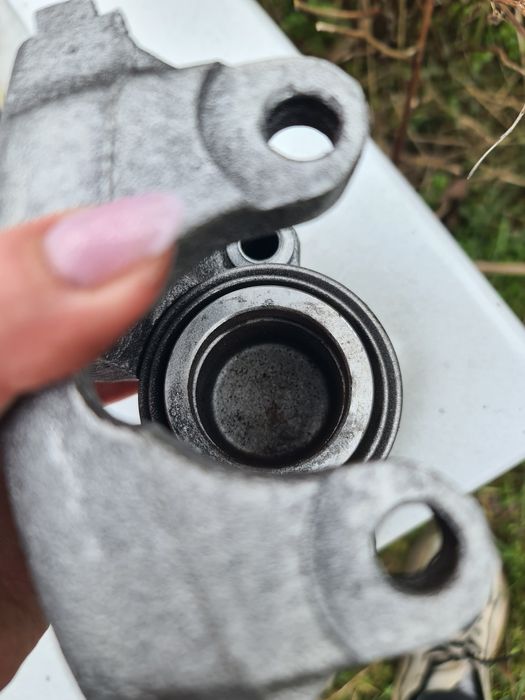 Zacisk lewy prawy zaciski komplet bmw e46 po pełnej regeneracji oryg