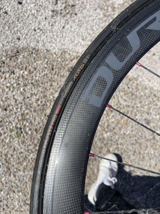 Rodas de estrada em Carbono Dura Ace com cassete e pneus