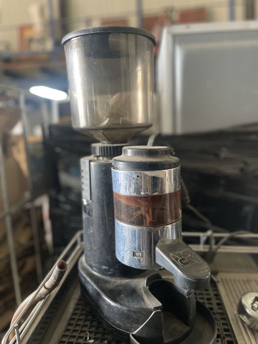 Máquina de café Brasilia com moinho e filtro