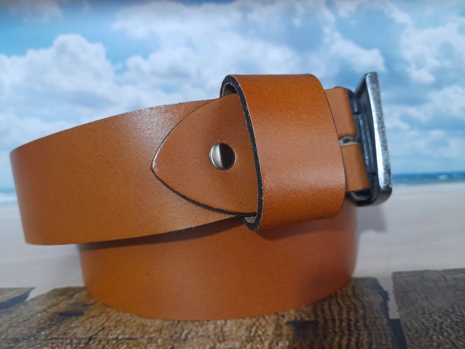 Чоловічий шкіряний ремінь з металевою пряжкою Німеччина