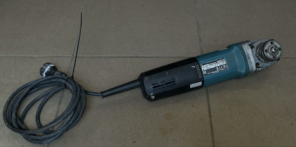 Продам Б/у  болгарку Makita