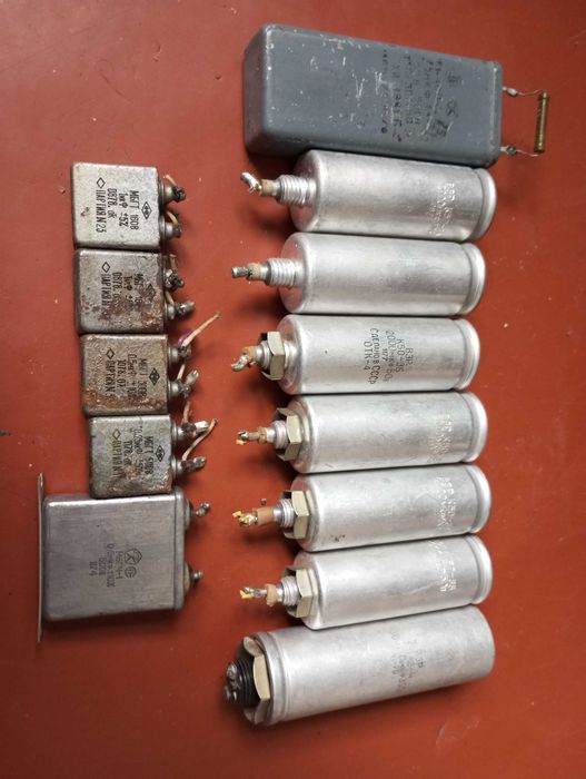 Транзистор КТ805-Б, конденсаторы, б/у