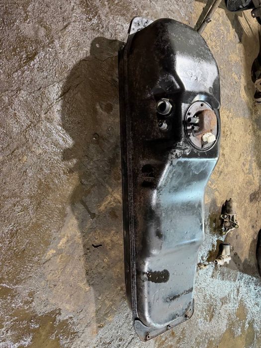 Паливний бак Nissan Navara D22 2.5D