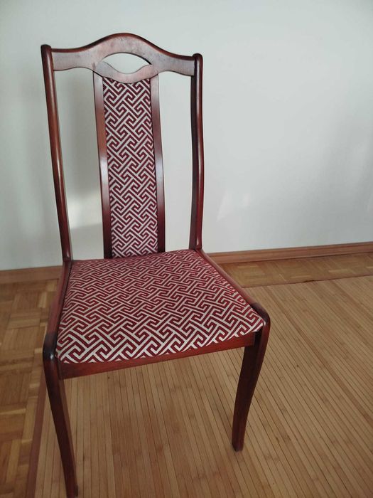 Stół rozkładany z 6 krzesłami