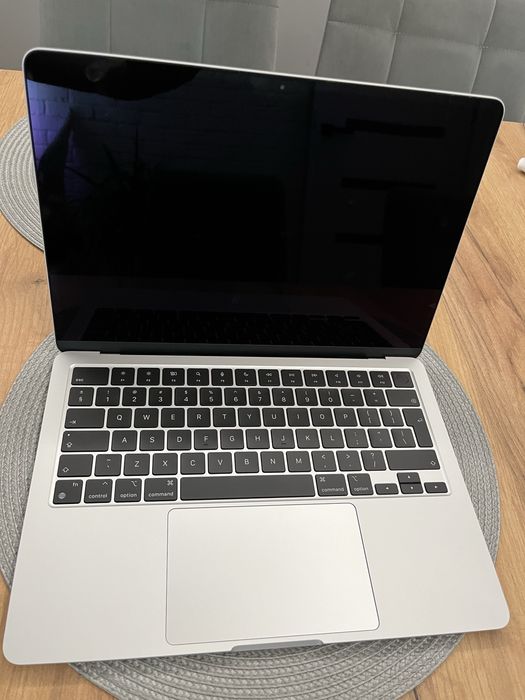 MacBook Air 13” M3 8GB/256GB / Stan idelany
