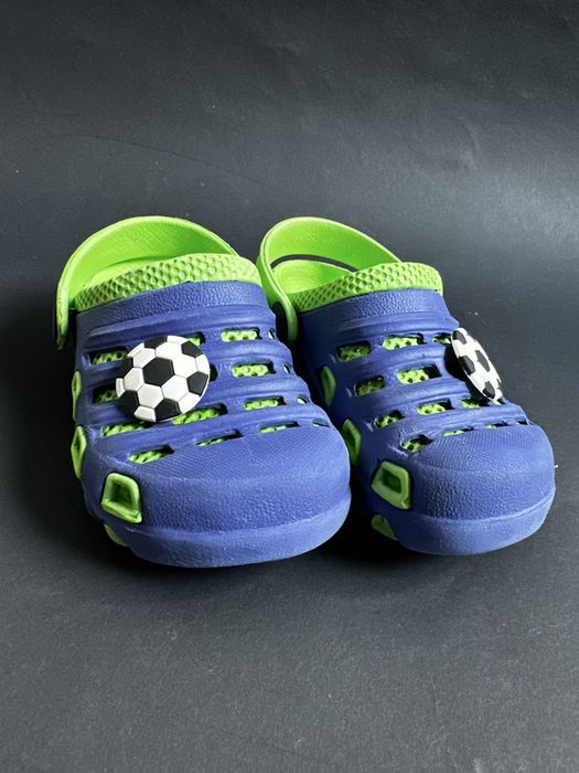 Crocs sandałki chłopięce z dwoma przypinkami rozm. 22-24