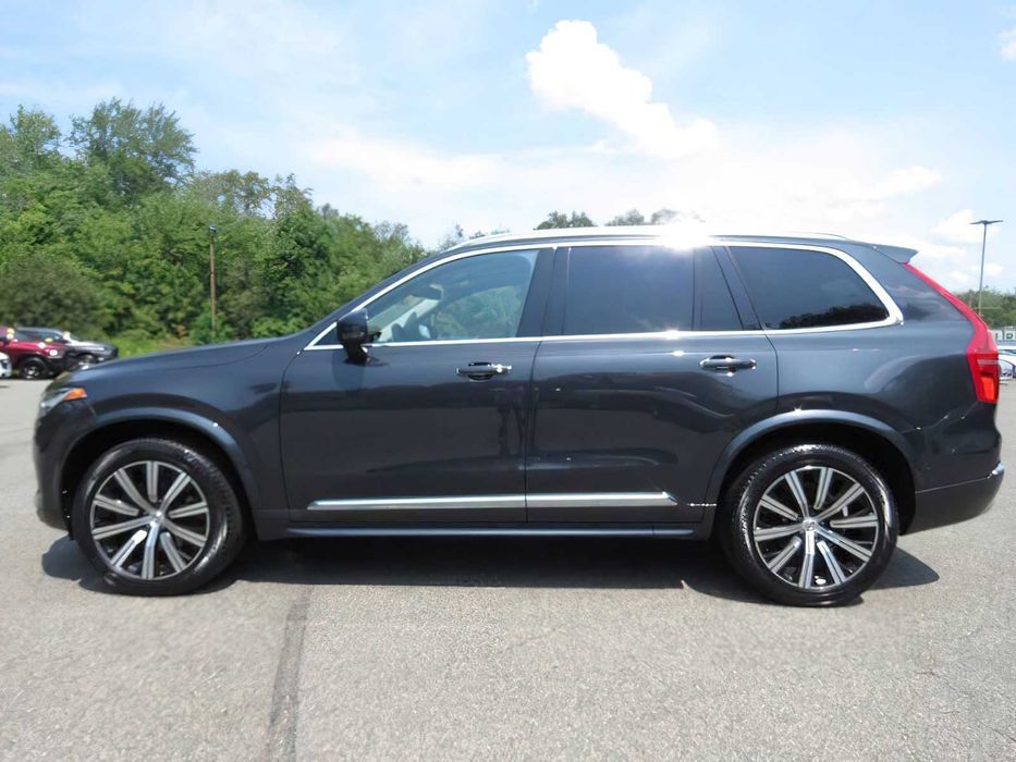 Volvo XC90 B5      2022