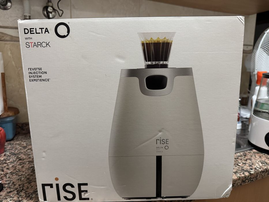 Máquina cafe Delta Rise + copos