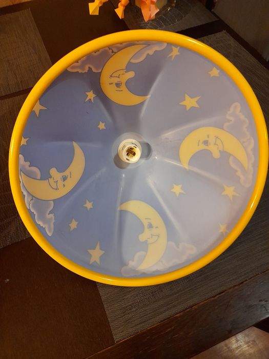 Lampa sufitowa do pokoju dziecięcego