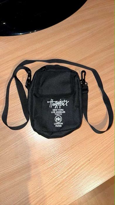 Молодіжна сумка чорного кольору на плече або через голову