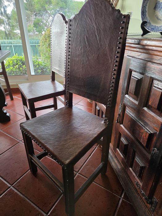 Mesa de refeições em madeira maciça