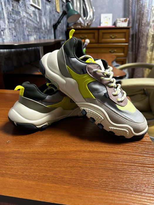 Продам кросівки ZARA унісекс