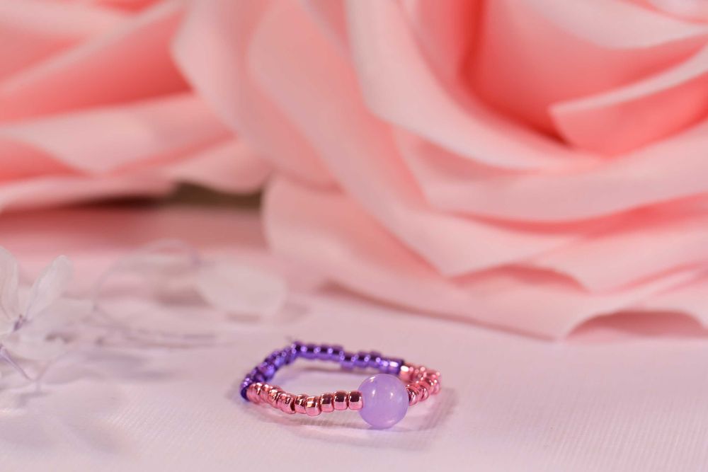 Pierścionek na gumce jadeit lawendowy