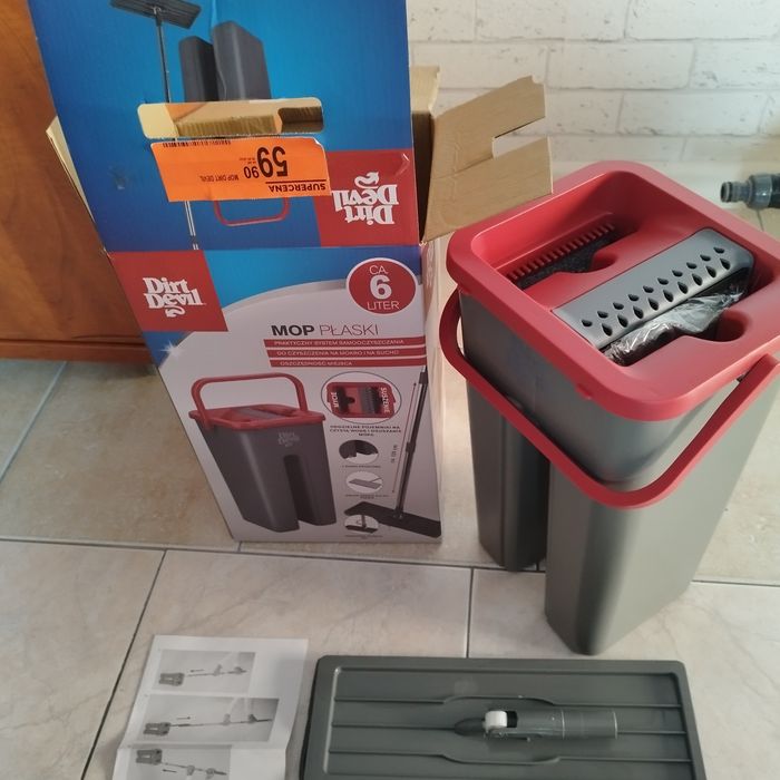Płaski mop z wiadrem marki Dirt Devil