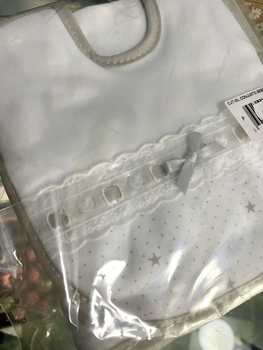 Conjunto de bebé - fralda, babete e porta-chuchas (novo)