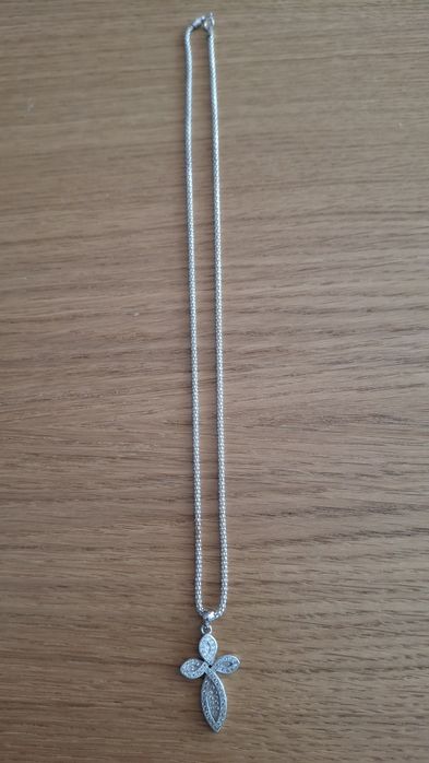 Srebrny łańcuszek  z krzyżykiem  wysadzanie cyrkoniami