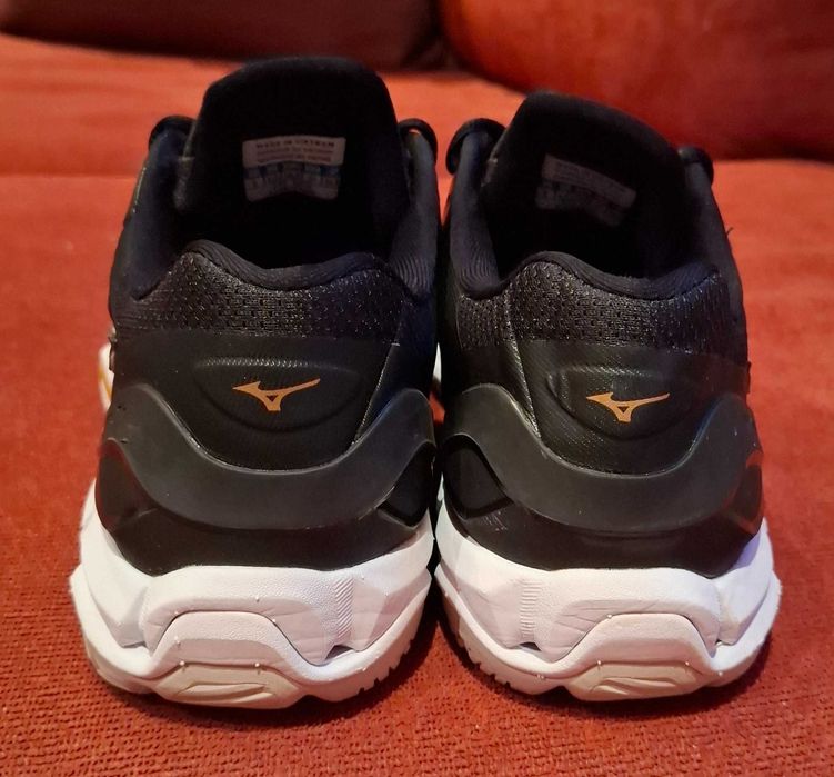 Волейбольне взуття Mizuno