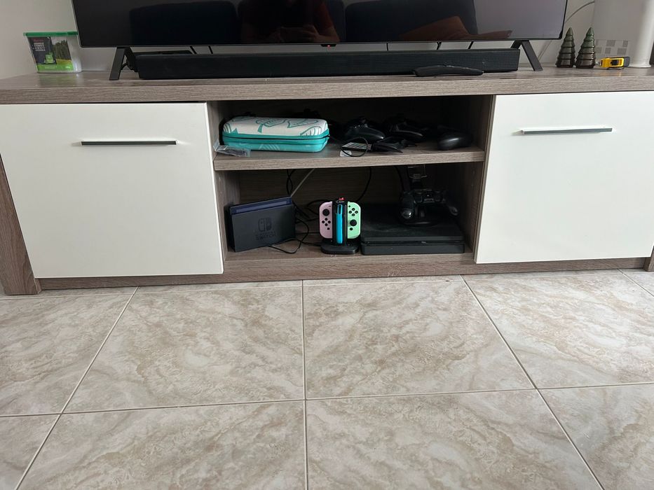 Conjunto de moveis em bom estado