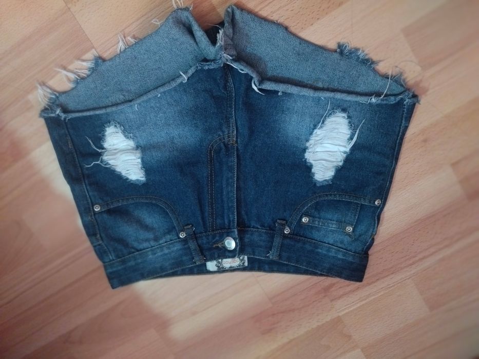 Фірмові джинсові шорти