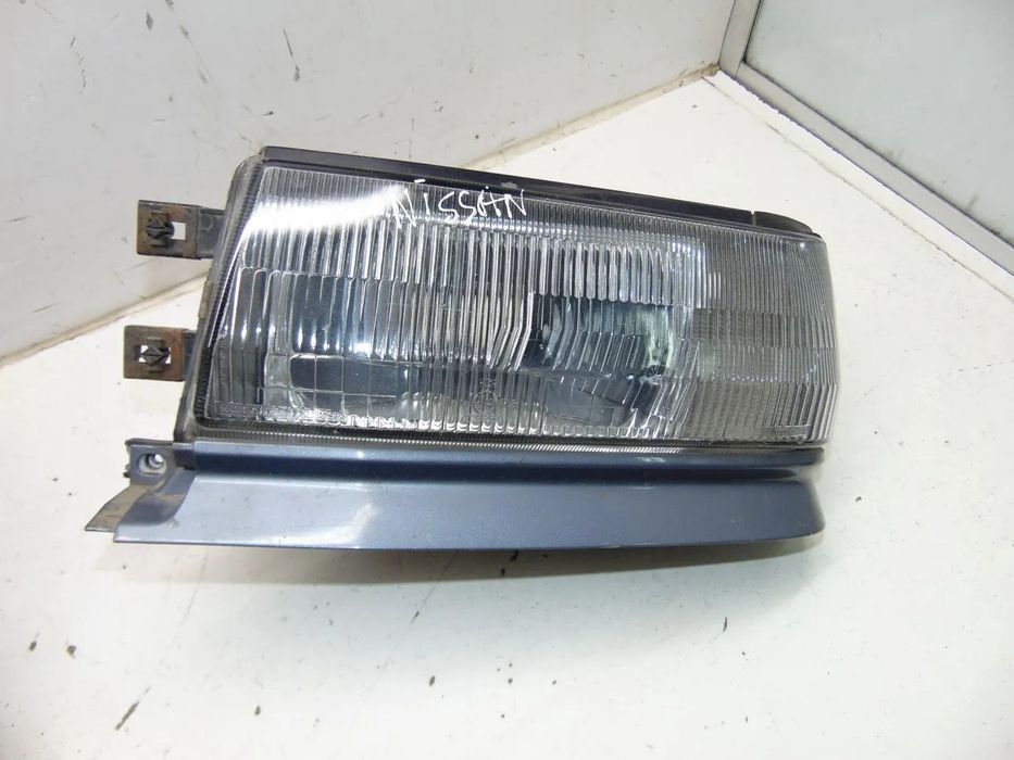 Nissan Almera/Bluebird faróis