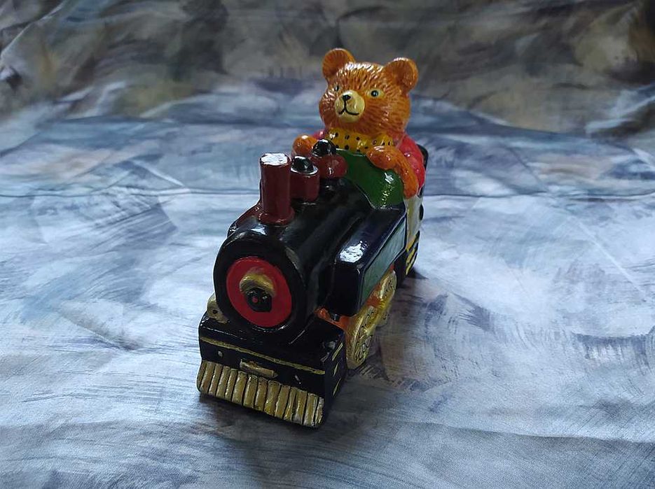 Копилка винтажная коллекционная Медведь на паровозе 1950-е Германия
