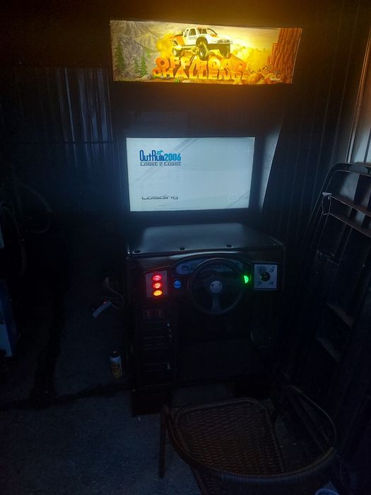 Automat arcade off road challenge