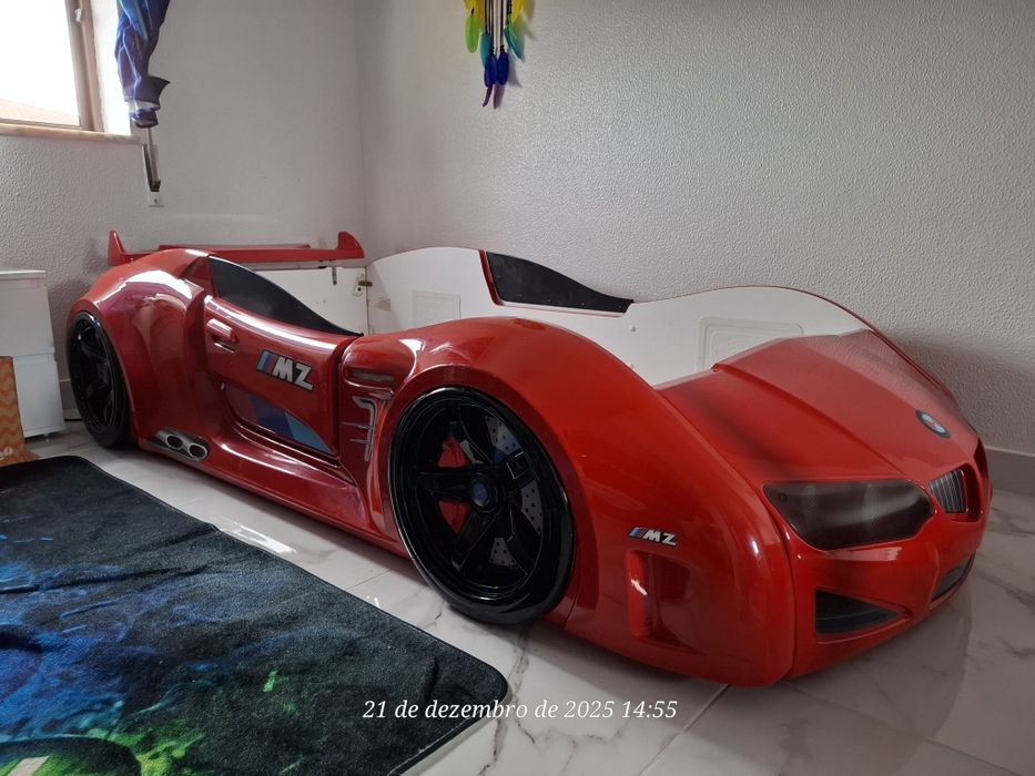 Cama robusta  BMW com leds