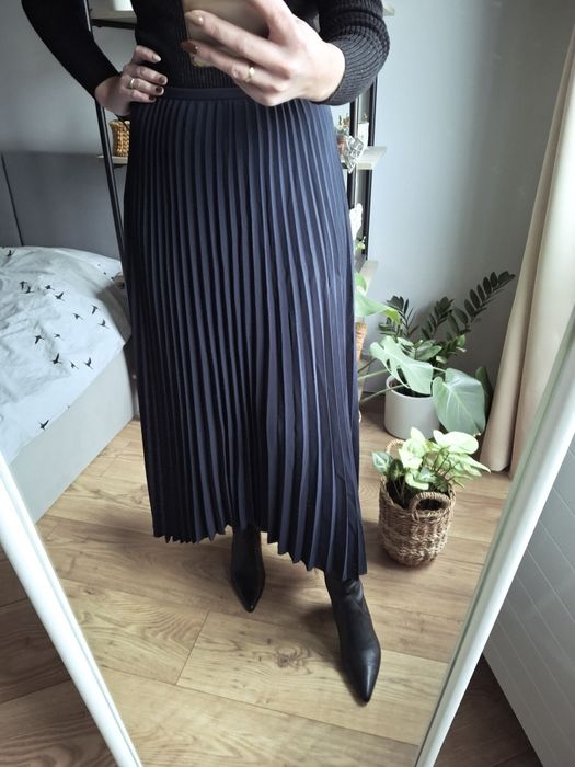 Rozmiar M, Reserved plisowana granatowa spódnica maxi
