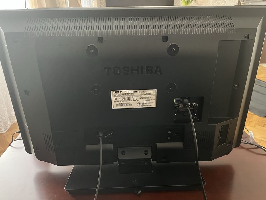 Telewizor Toshiba 32 cale  - zestaw z dekoderem i anteną